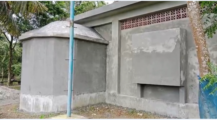 কলাপাড়ায় ভেঙ্গে পড়া সেই মসজিদের সংস্কার কাজ শুরু করলেন যুবদল নেতা গাজী মো. সুমন