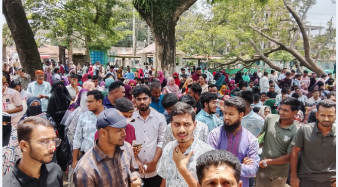 ভূঞাপুরে ফ্যামিলি কার্ডের তথ্য সংগ্রাহক ৯৮ পদের বিপরীতে আবেদন ১ হাজার ৪২ জনের