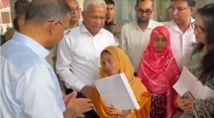 ৩ প্রতিবন্ধীর হাতে চাকরির নিয়োগপত্র তুলে দিলেন প্রধানমন্ত্রী তারেক রহমান