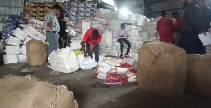 বেনাপোল বন্দরে গায়েব হওয়া ১৯ প্যাকেজ ভারতীয় পণ্য উদ্ধার