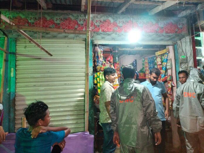 চা দোকানের আড়ালে গাঁজা বিক্রি, দোকানি গ্রেপ্তার