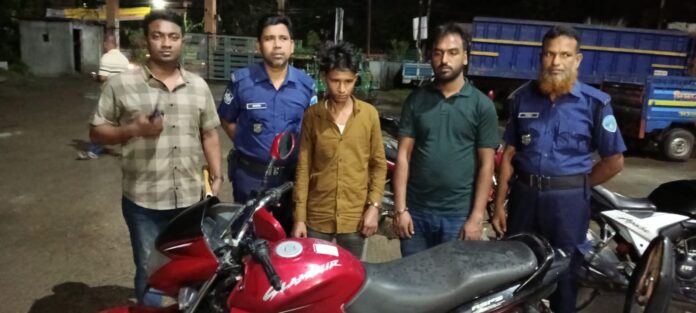 চোর ধরতে ছাত্রদল নেতাদের অভিনব কৌশল, উদ্ধার ২ চোরাই মোটরসাইকেল