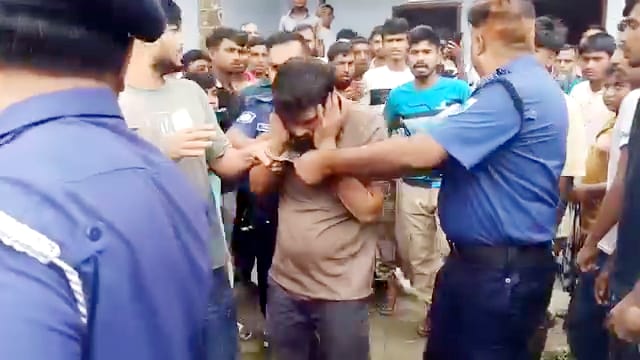 চাঁপাইনবাবগঞ্জের ভোলাহাটে ৬ বছরের শিশুকে ধর্ষণের অভিযোগে রিক এনজিওকর্মী আটক