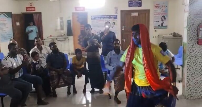আর্জেন্টিনার খেলায় ব্রাজিল ভক্তের থ্রিপিস পরে নৃত্য,উচ্ছসিত কলাপাড়ার খেলা প্রেমীরা