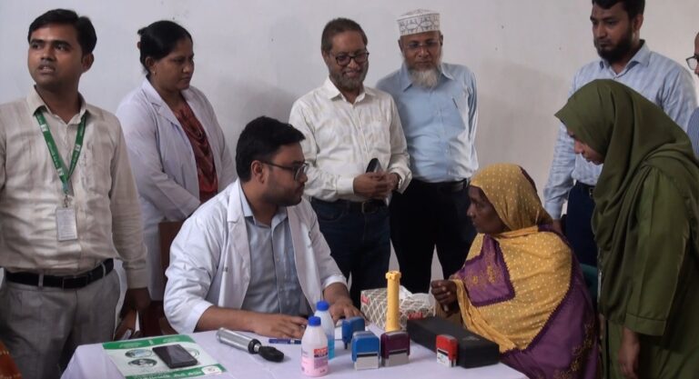 চাঁপাইনবাবগঞ্জে গাক চক্ষু হাসপাতালের উদ্যোগে বিনামূল্যে চক্ষু চিকিৎসা ও ছানি অপারেশন ক্যাম্প অনুষ্ঠিত