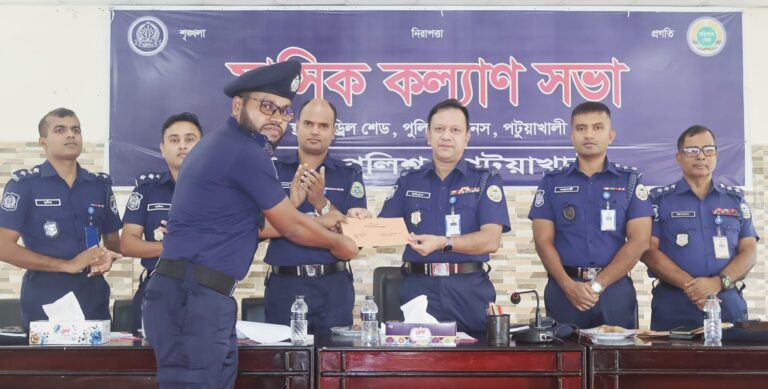 মাদকবিরোধী অভিযানে বিশেষ পুরস্কারে ভূষিত কলাপাড়া থানার এসআই জাহিদুল ইসলাম জয়