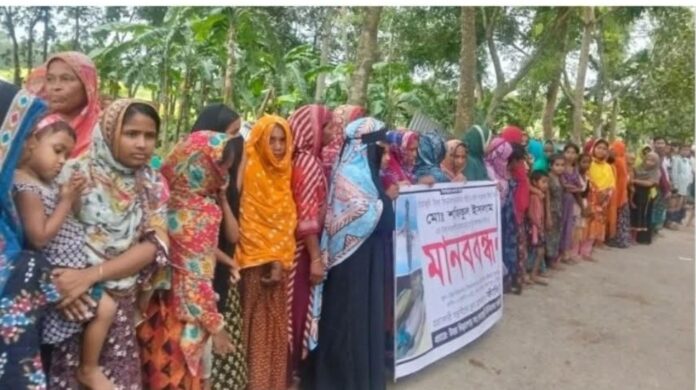 কটিয়াদীতে প্রবাসী হত্যার শাস্তির দাবিতে মানববন্ধন