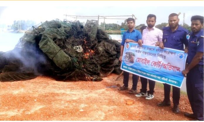 কটিয়াদীতে হাওড়ে মৎস্য বিভাগের ভ্রাম্যমান অভিযানে আড়াই লক্ষ টাকার নিষিদ্ধজাল জব্দ