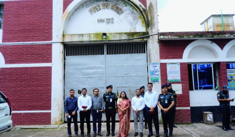 শেরপুর কারাগার পরিদর্শন করলেন জেলা প্রশাসক