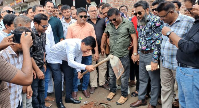 রংপুরের বহুল আলোচিত সাতমাথা থেকে জাহাজ কোম্পানী মোড় পর্যন্ত সড়কের কাজ অবশেষে উদ্বোধন