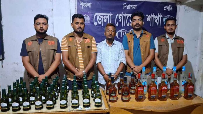নোয়াখালীতে ৫৮ বোতল বিদেশি মদসহ কারবারি গ্রেপ্তার