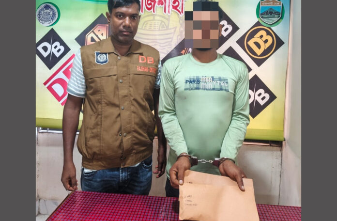 পুঠিয়ায় ৫০ গ্রাম হেরোইন সহ মাদক কারবারি গ্রেফতার, মোটরসাইকেল জব্দ