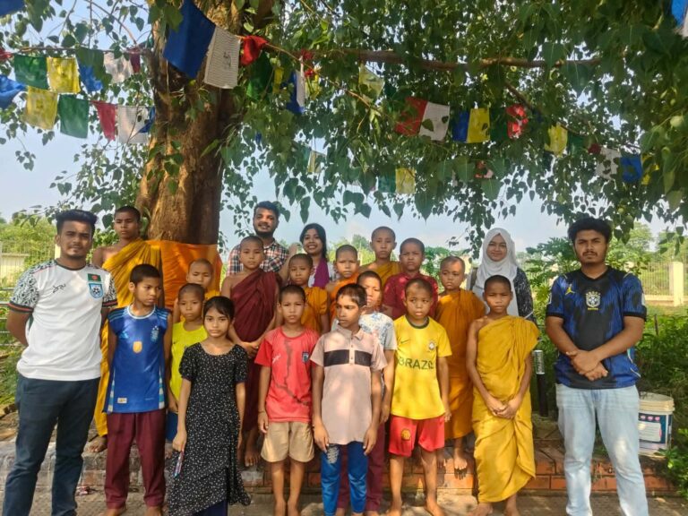 সহায়তা নয়, দক্ষতায় স্বনির্ভরতা: অনাথ শিশুদের নিয়ে কুবি শিক্ষার্থীদের ‘আলোর ক্যানভাস’
