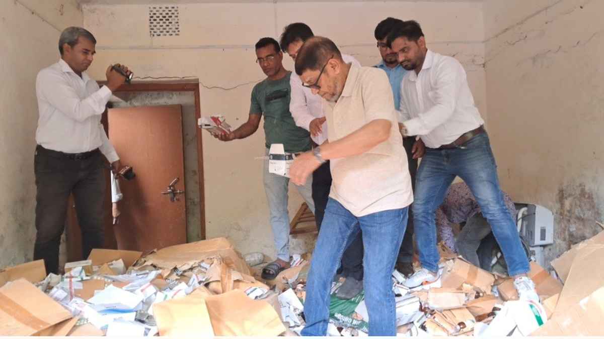 মোরেলগঞ্জ হাসপাতাল আকস্মিক পরিদর্শনে অনিয়ম-অব্যবস্থাপনায় ক্ষোভ, মেয়াদোত্তীর্ণ ওষুধ ধ্বংসের নির্দেশ-স্বাস্থ্যমন্ত্রী