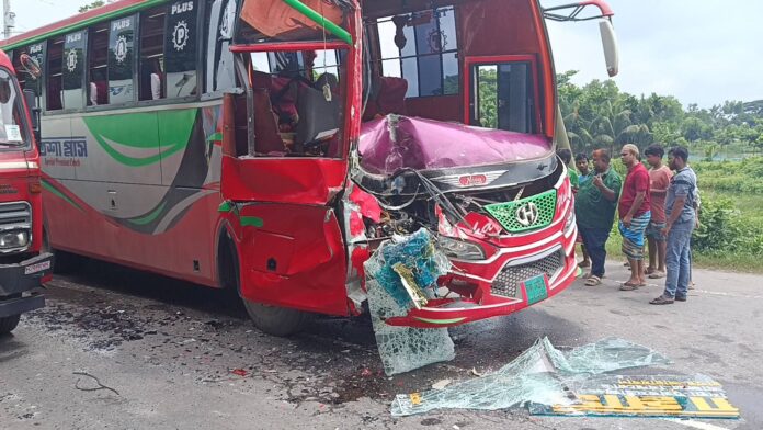 কুমিল্লার চান্দিনায় পৃথক সড়ক দুর্ঘটনায় যুবকের প্রাণহানি, শিশুসহ আহত ৬