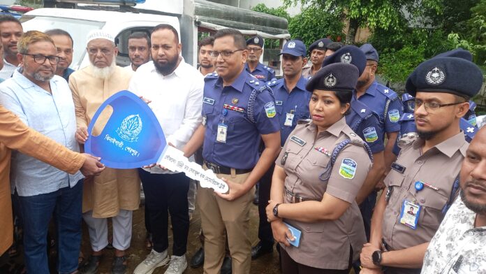 ঝিনাইগাতী আইনশৃঙ্খলা পরিস্থিতি উন্নয়নের লক্ষ্যে পুলিশ ভ্যান উপহার দিলেন ডাঃ সেরাজুল হক মেমোরিয়াল ট্রাস্ট
