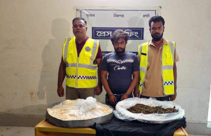 ঈশ্বরদীতে শনপাপড়ির ডালায় গাঁজা, যুবক গ্রেপ্তার