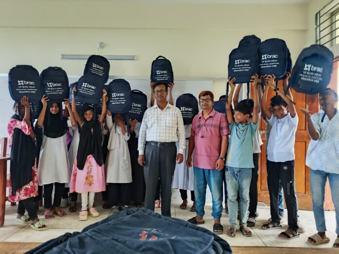 কলাপাড়ায় শিক্ষার্থীরা পেল স্কুল ব্যাগ ও শিক্ষা উপকরণ