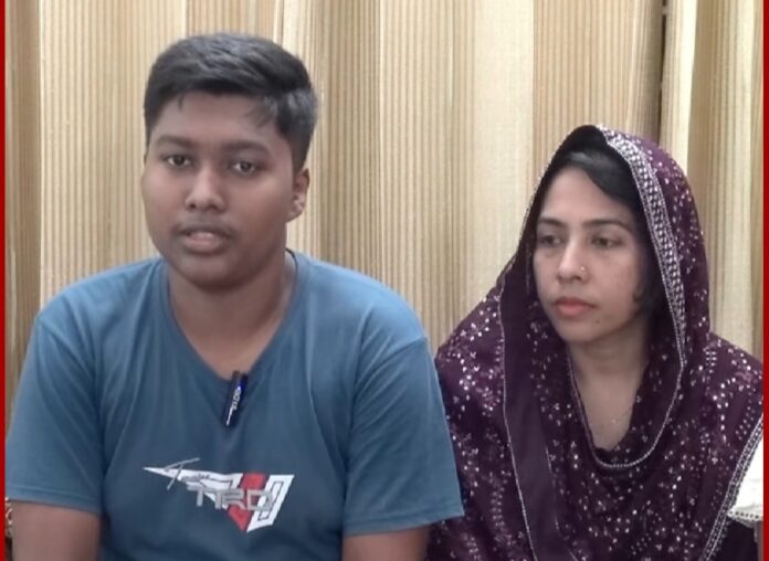 কুষ্টিয়া জিলা স্কুল শিক্ষার্থী সিমন ১২২২ নম্বর পেয়ে যশোর বোর্ড ফাষ্ট