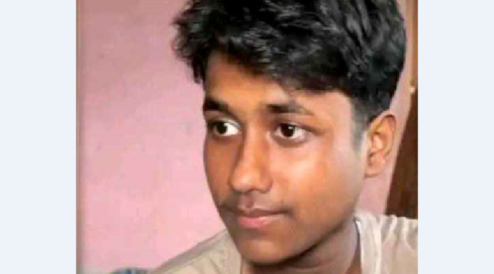 এসএসসি পরীক্ষার্থীর শারীরিক রূপান্তর: 'কেয়া আক্তার' থেকে 'কাবির দেওয়ান', উৎসুক জনতার ভিড়
