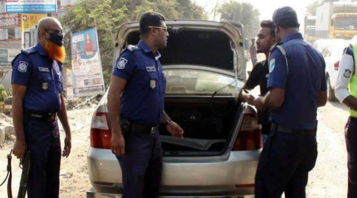 সারাদেশে বোমা হামলার আশঙ্কা: পুলিশে সর্বোচ্চ সতর্কতা ও টহল জোরদার