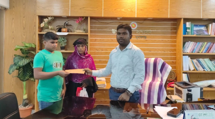 সংবাদে উঠে এলো নয়নের অসহায়ত্ব, মানবিকতার হাত বাড়ালেন ইউএনও