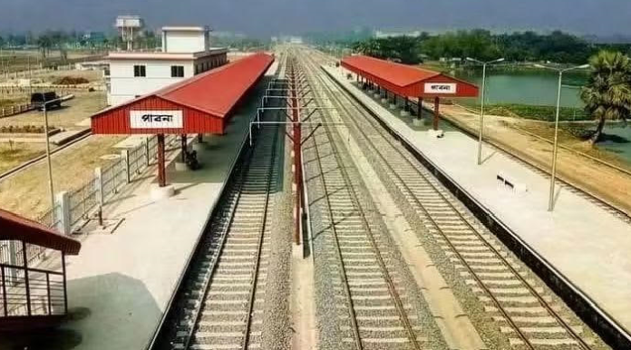 ঢাকা-পাবনা সরাসরি ট্রেন: ‘সপ্তপদী’ ঘিরে বিতর্কের আশঙ্কা, ‘পাবনা এক্সপ্রেস’ নামের জোর দাবি