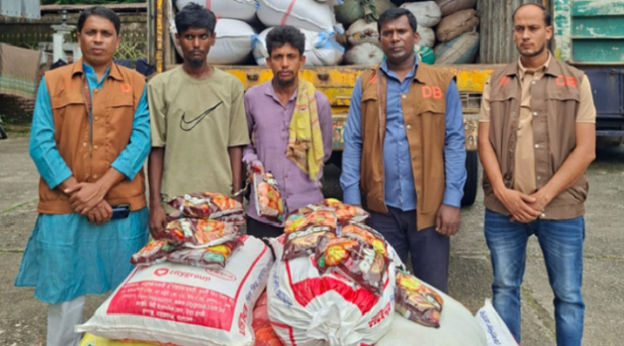 সুনামগঞ্জের বিশ্বম্ভরপুরে ডিবির অভিযান,বিপুল পরিমাণ ভারতীয় ফুচকা জব্দ, গ্রেফতার- ২