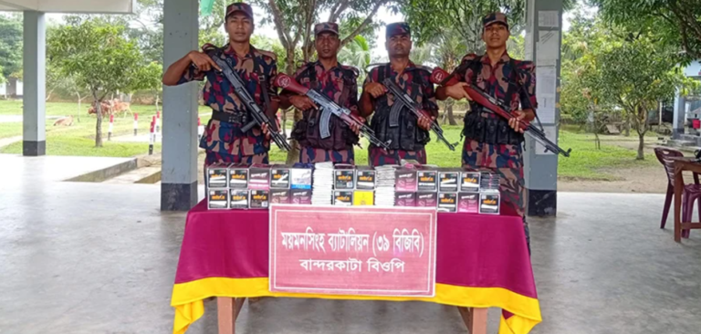 শেরপুর -ময়মনসিংহ সীমান্তে ৪৮ লাখ টাকার ভারতীয় অবৈধ মোবাইল ফোনের ডিসপ্লে জব্দ