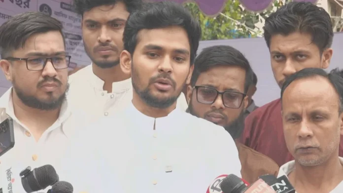 অনুষ্ঠানে কথা বলছেন জাতীয় নাগরিক পার্টির (এনসিপি) মুখপাত্র আসিফ মাহমুদ সজীব ভুঁইয়া। ছবি: সংগৃহীত