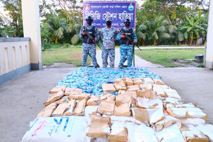 নোয়াখালীতে ৩ লাখ ২০ হাজার টাকার নিষিদ্ধ পলিথিন জব্দ