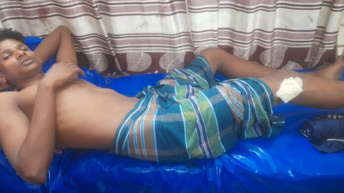 নোয়াখালীতে অটোরিকশা চালককে ধরে নিয়ে গুলি