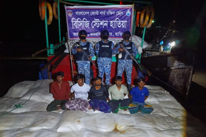৭৬০ বস্তা সারসহ পাঁচ পাচারকারী আটক