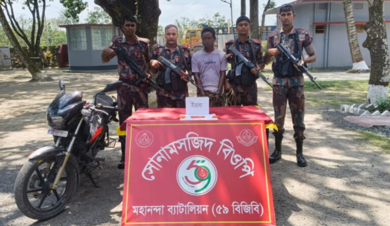 চাঁপাইনবাবগঞ্জের শিবগঞ্জ সীমান্তে ৩৪০ পিস ইয়াবাসহ একজন আটক