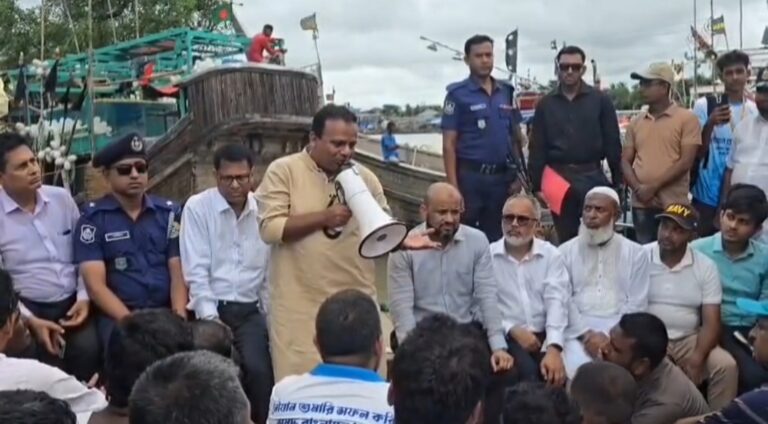 ট্রলিং ট্রলার বন্ধ না হলে দেশের ক্ষতি, মানুষের ক্ষতি, সর্বোপরি ভোটের ক্ষতি-নৌপরিবহন প্রতিমন্ত্রী