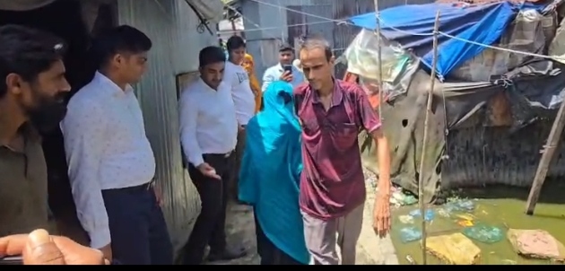 দীর্ঘ ১৫ বছর পর আলোর মুখ দেখলো ঘরবন্দী সালেহা বেগম, তার চিকিৎসার দায়িত্ব নিল কলাপাড়া উপজেলা প্রশাসন