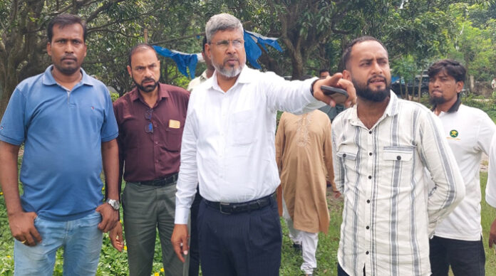 পবার বসুয়ায় কবরস্থানের সংকট নিরসনে আরডিএ চেয়ারম্যানের পরিদর্শন