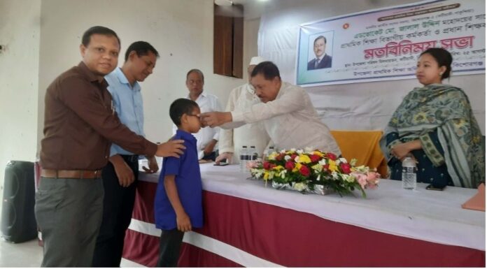 কটিয়াদীতে বিশেষ চাহিদা সম্পন্ন শিশুদের সহায়ক উপকরণ বিতরন