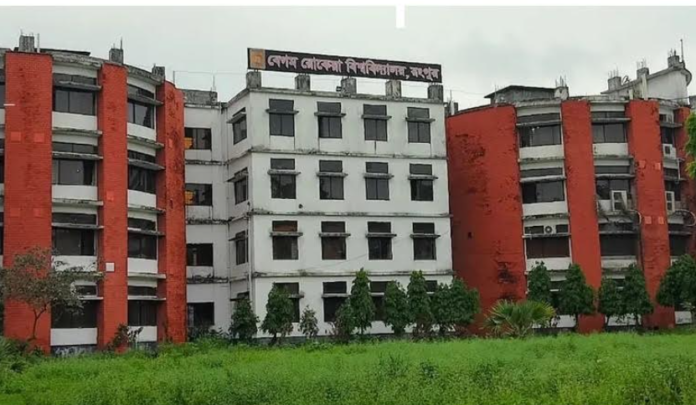 বেগম রোকেয়া বিশ্ববিদ্যালয়ে অপেক্ষমাণ তালিকায় প্রথম অবস্থানে থেকেও কর্তৃপক্ষের অপকৌশলে ভর্তির সুযোগ হারিয়েছেন শিক্ষার্থী