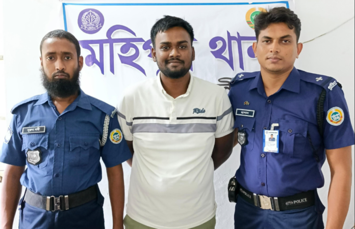 মহিপুরে ব্যবসায়ীকে কুপিয়ে জখম মামলার প্রধান আসামি গ্রেফতার