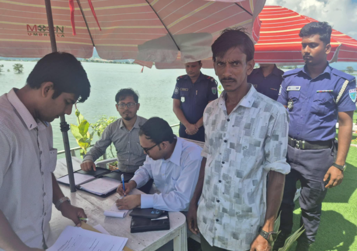 টাঙ্গুয়ার হাওরে ফের অভিযান, ইসিএ এলাকায় ঢুকে পরিবেশ দূষণ: ৩ হাউসবোটকে জরিমানা
