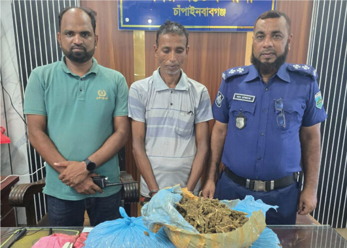 চাঁপাইনবাবগঞ্জ ৫ কেজি ১০০ গ্রাম গাঁজাসহ গ্রেপ্তার ১
