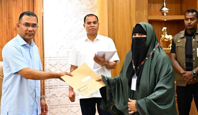 ‘আত্মত্যাগের লক্ষ্য ছিল উন্নত বাংলাদেশ গড়া’ জুলাই গণ-অভ্যুত্থানে শহীদ ও আহতদের পরিবারের সদস্যদের চাকরির নিয়োগপত্র দিলেন-প্রধানমন্ত্রী তারেক রহমান
