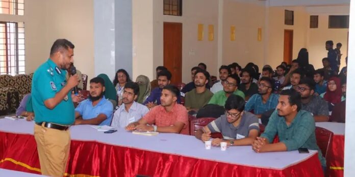 সাইবার অপরাধের শিকার হলে গুরুত্বপূর্ণ পদক্ষেপ হলো আইনগত প্রতিকার গ্রহণ করা- রংপুর মেট্রোপলিটন পুলিশ কমিশনার