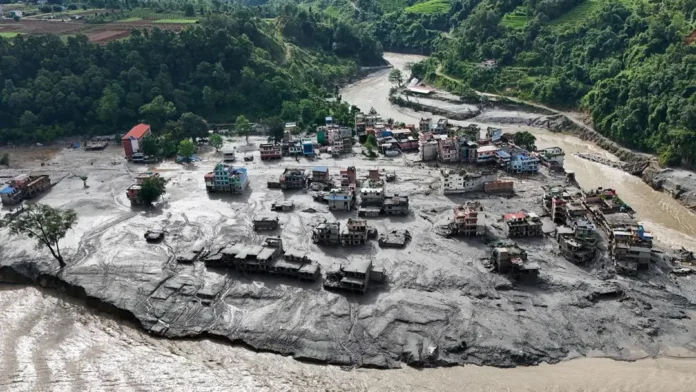 নেপালে দীর্ঘ থেকে দীর্ঘ হচ্ছে লাশের সারি, মৃতের সংখ্যা পৌঁছাল ৩৩২ জনে