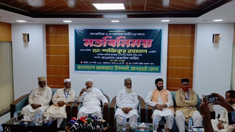 দেশের রাজনীতি ধ্বংস করেছে আওয়ামী লীগ’ এখনই রাজনীতিতে আসুক, তা আমরা মনে করি না’- ডা. শফিকুর রহমান