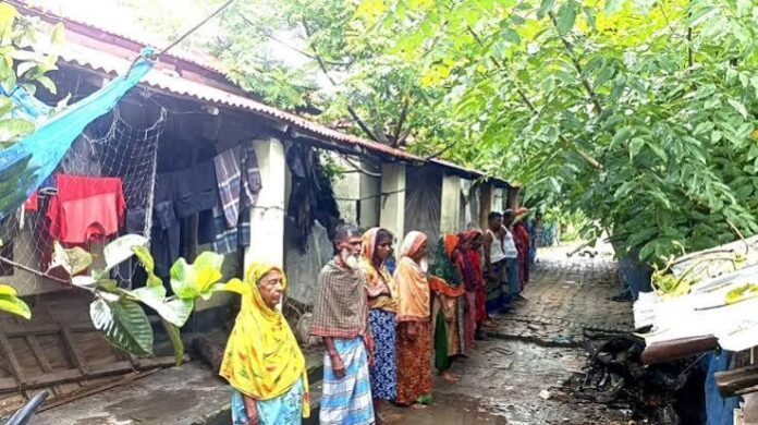 মোরেলগঞ্জে আশ্রয়ণ প্রকল্পের ১৯ পরিবারসহ ঝুঁকিতে