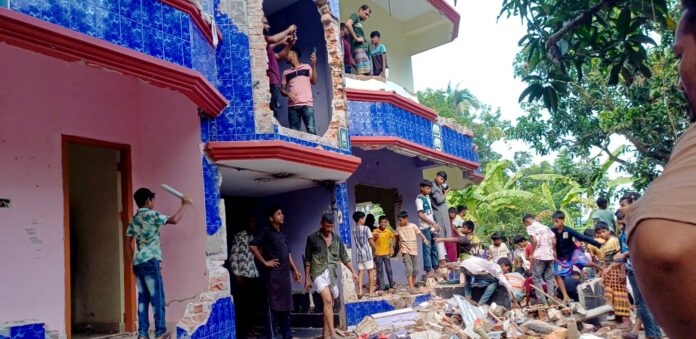 পাবনায় শিশু কলি হত্যা ও নির্যাতন প্রধান অভিযুক্তের বাড়িতে বিক্ষুব্ধ জনতার তাণ্ডব, ভাংচুর