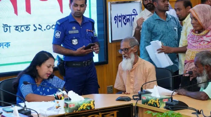 শেরপুরে জনসেবায় জেলা প্রশাসকের গণশুনানি