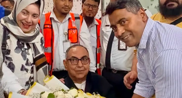 চিকিৎসা শেষে দেশে ফিরলেন মির্জা আব্বাস, বিমানবন্দরে নেতাকর্মীদের ঢল